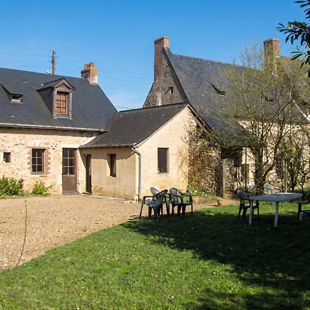 Maison Spacieuse Avec Jardin A Morannes sur Sarthe-Daumeray