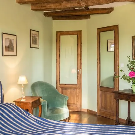 Maison Spacieuse Avec Jardin A Feriehus Morannes sur Sarthe-Daumeray