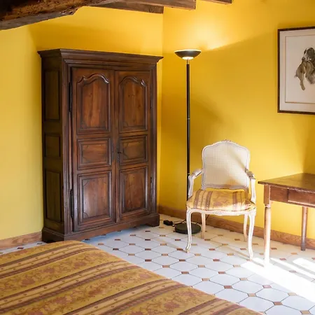 Maison Spacieuse Avec Jardin A Morannes sur Sarthe-Daumeray